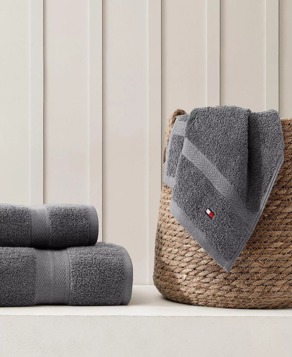 Modern American Solid Cotton Bath Towel – 30" x 54" Charcoal