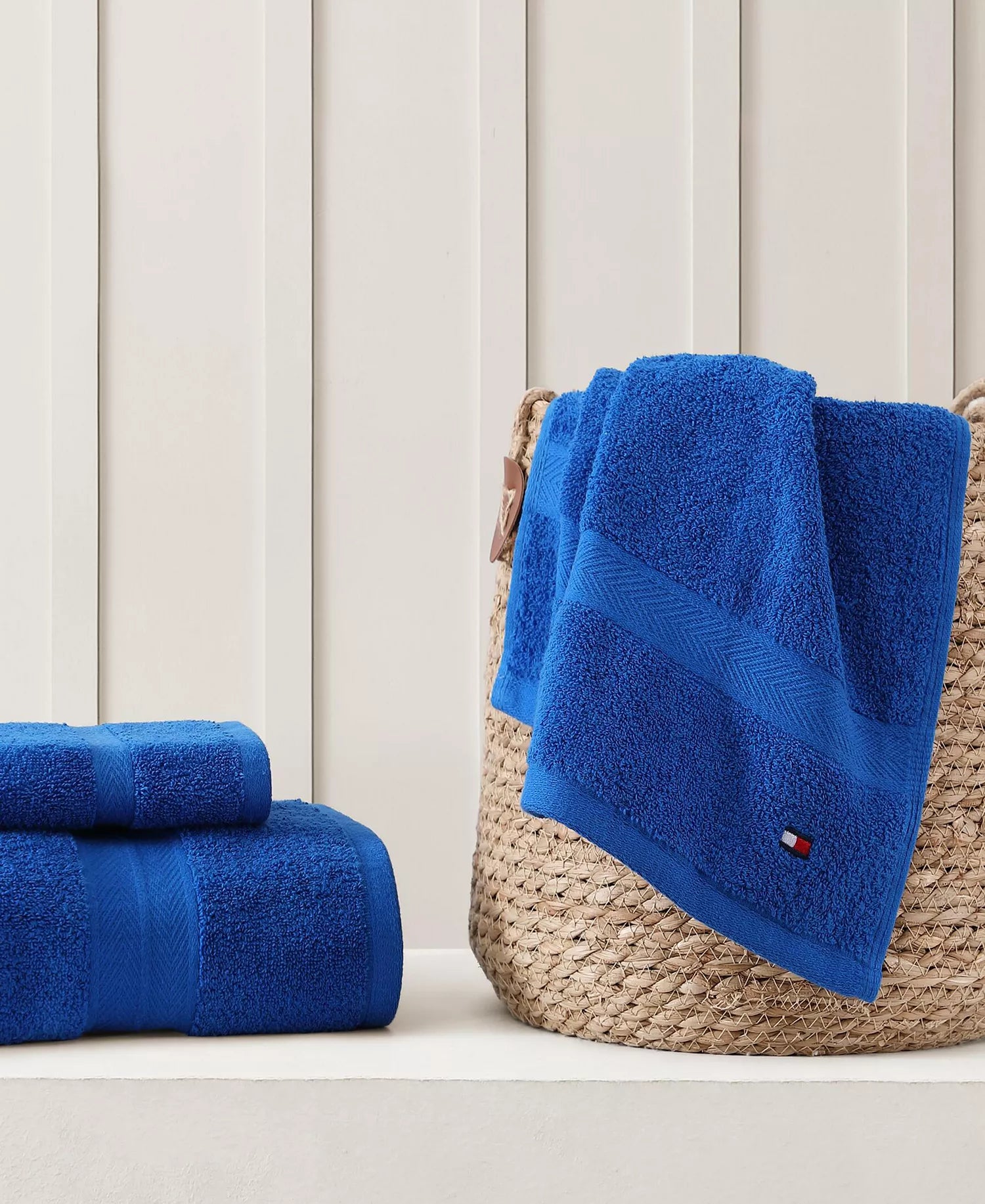 Modern American Solid Cotton Bath Towel – 30" x 54" Electric Blue ⚡